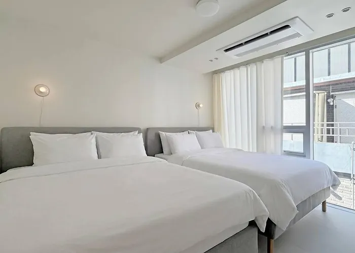 New Dh 2 / 3br 2bath / 3min Hongik Univ Stn * Seoul