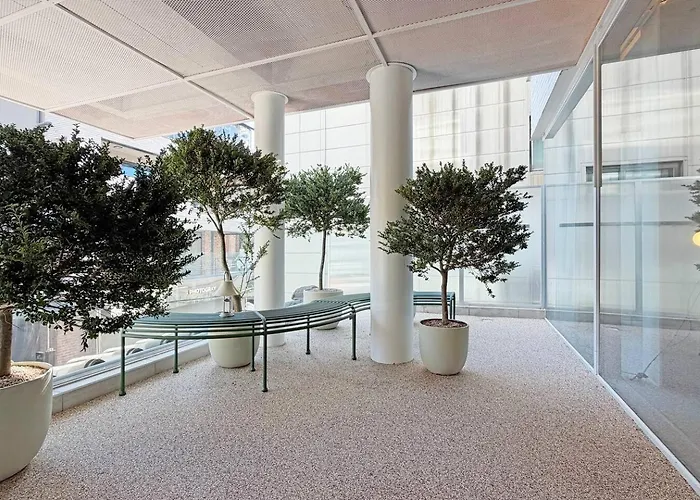 New Dh 2 / 3br 2bath / 3min Hongik Univ Stn *