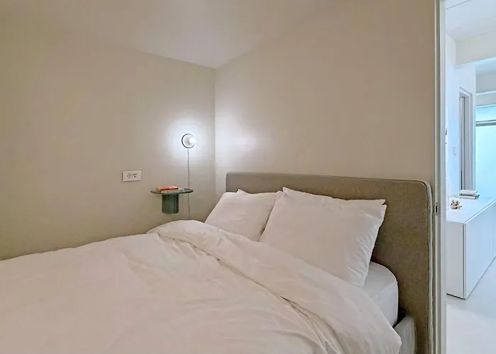 New Dh 2 / 3br 2bath / 3min Hongik Univ Stn
