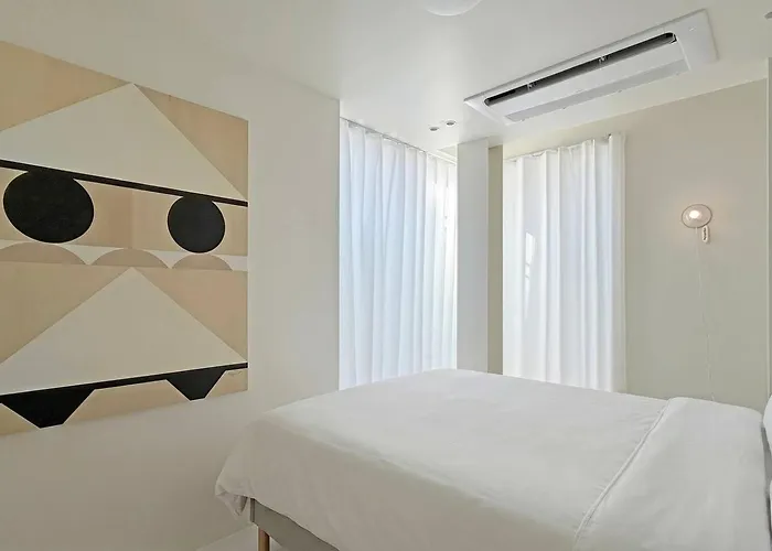 New Dh 2 / 3br 2bath / 3min Hongik Univ Stn Apartment