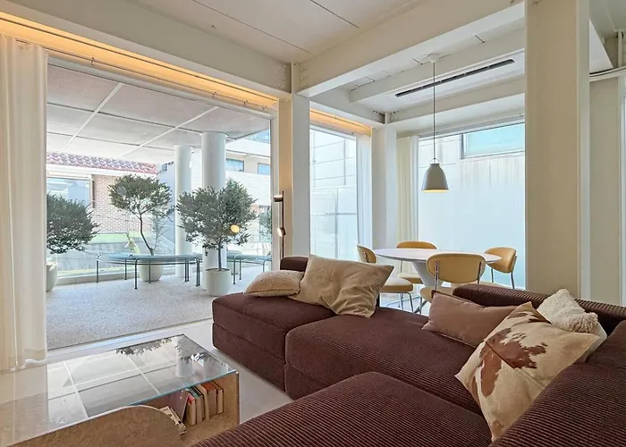 New Dh 2 / 3br 2bath / 3min Hongik Univ Stn Apartment *