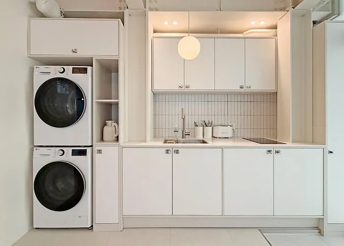 New Dh 2 / 3br 2bath / 3min Hongik Univ Stn