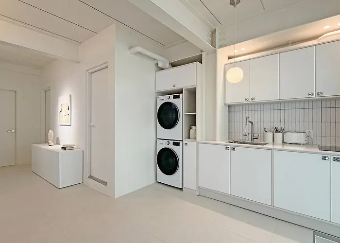 New Dh 2 / 3br 2bath / 3min Hongik Univ Stn Apartment *