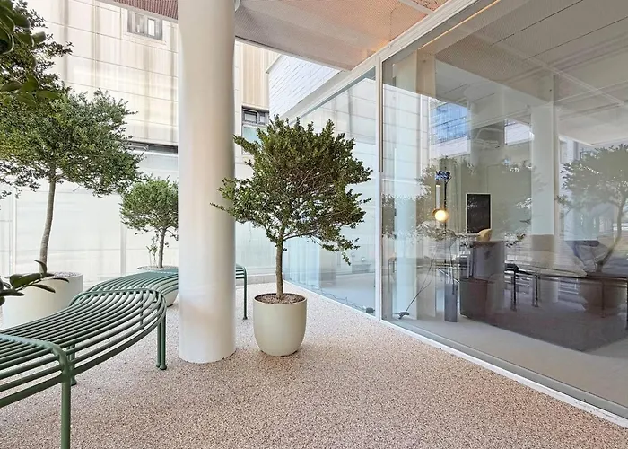 New Dh 2 / 3br 2bath / 3min Hongik Univ Stn *