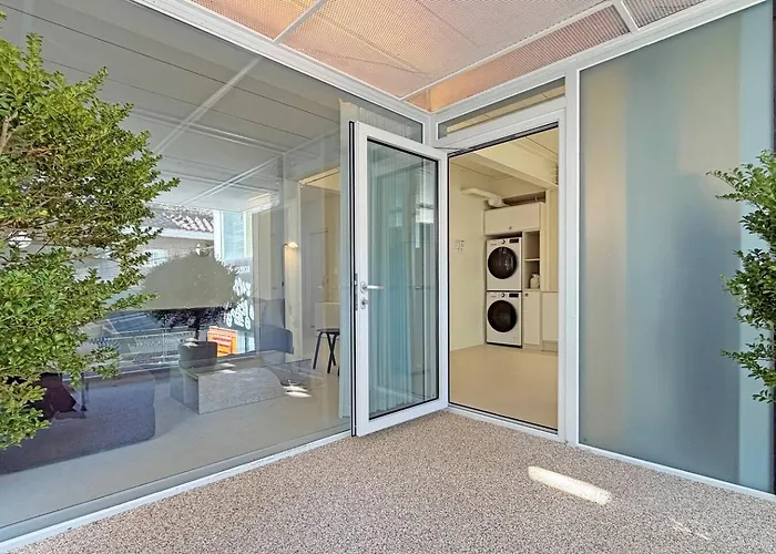 New Dh 2 / 3br 2bath / 3min Hongik Univ Stn *