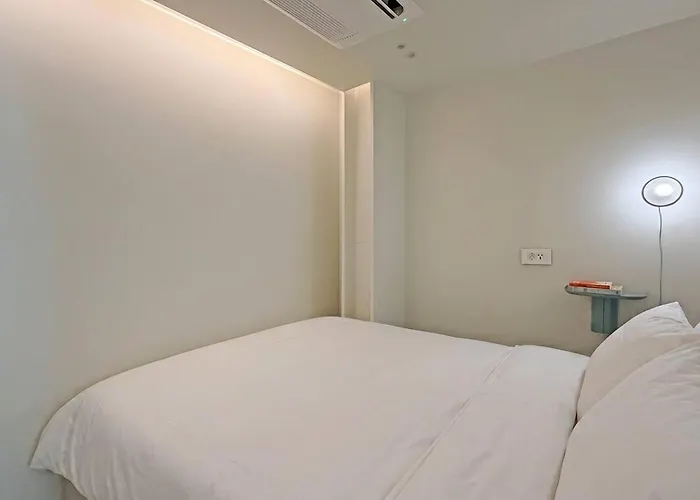 New Dh 2 / 3br 2bath / 3min Hongik Univ Stn *
