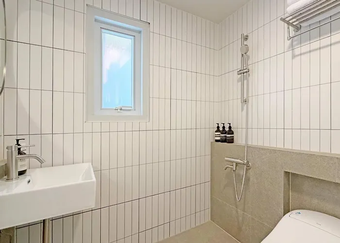 New Dh 2 / 3br 2bath / 3min Hongik Univ Stn * Seoul
