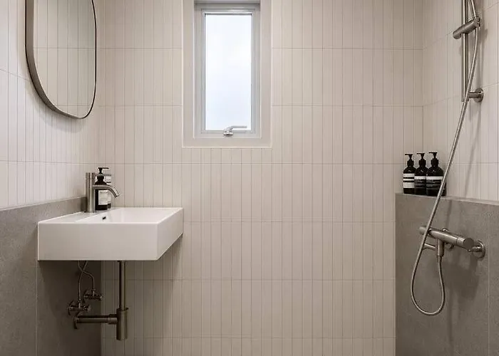 New Dh 2 / 3br 2bath / 3min Hongik Univ Stn * Seoul