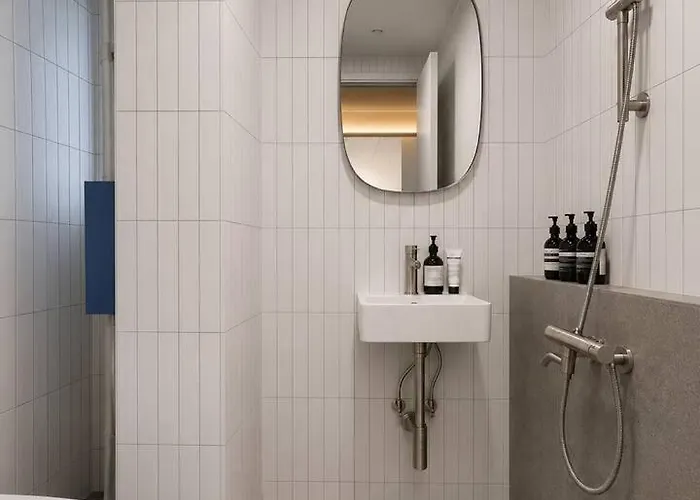 New Dh 2 / 3br 2bath / 3min Hongik Univ Stn